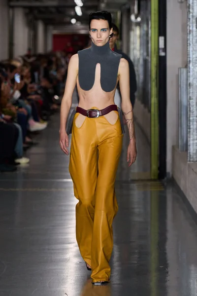 Look 32